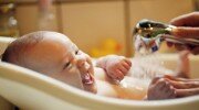 Вредно ли купать ребенка каждый день?