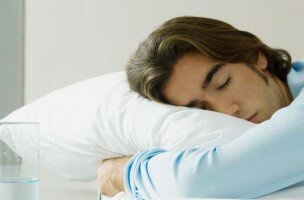 Почему вредно спать на животе ?